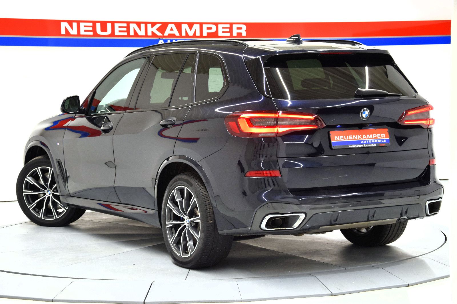 Fahrzeugabbildung BMW X5 xDrive 40d M Sport Pano ACC HuD DisplayKey