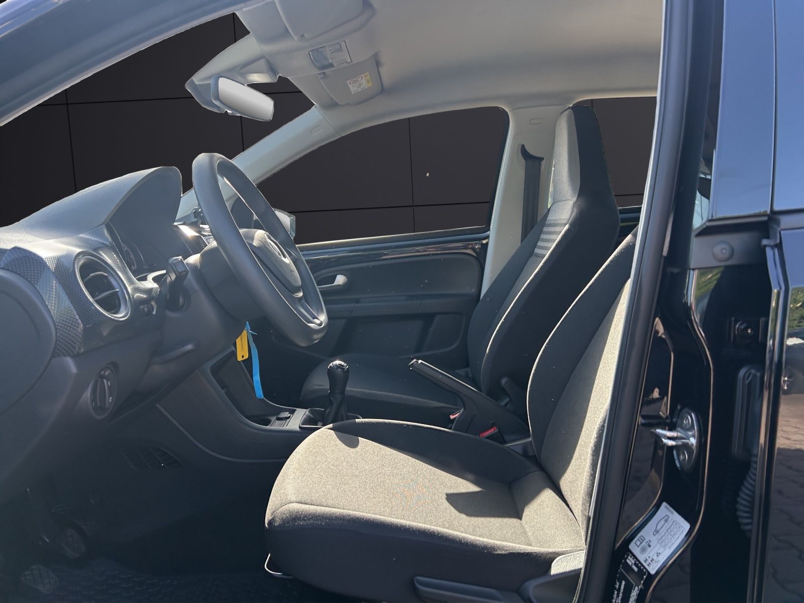 Fahrzeugabbildung Volkswagen up! Klima SHZ GRA RFK maps+more