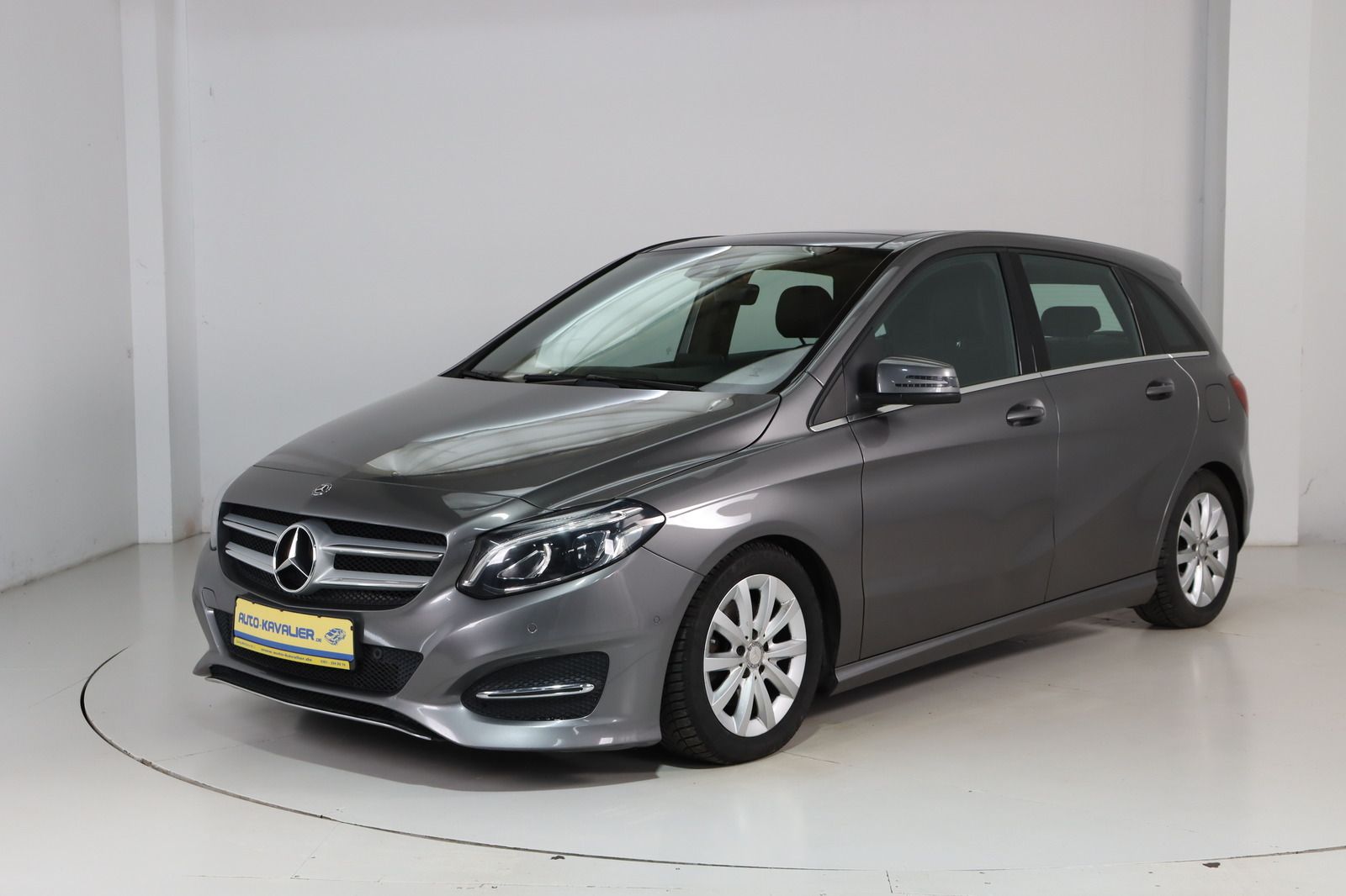 Fahrzeugabbildung Mercedes-Benz B 200 d Sports Tourer * LED * Pano * Edition Urb