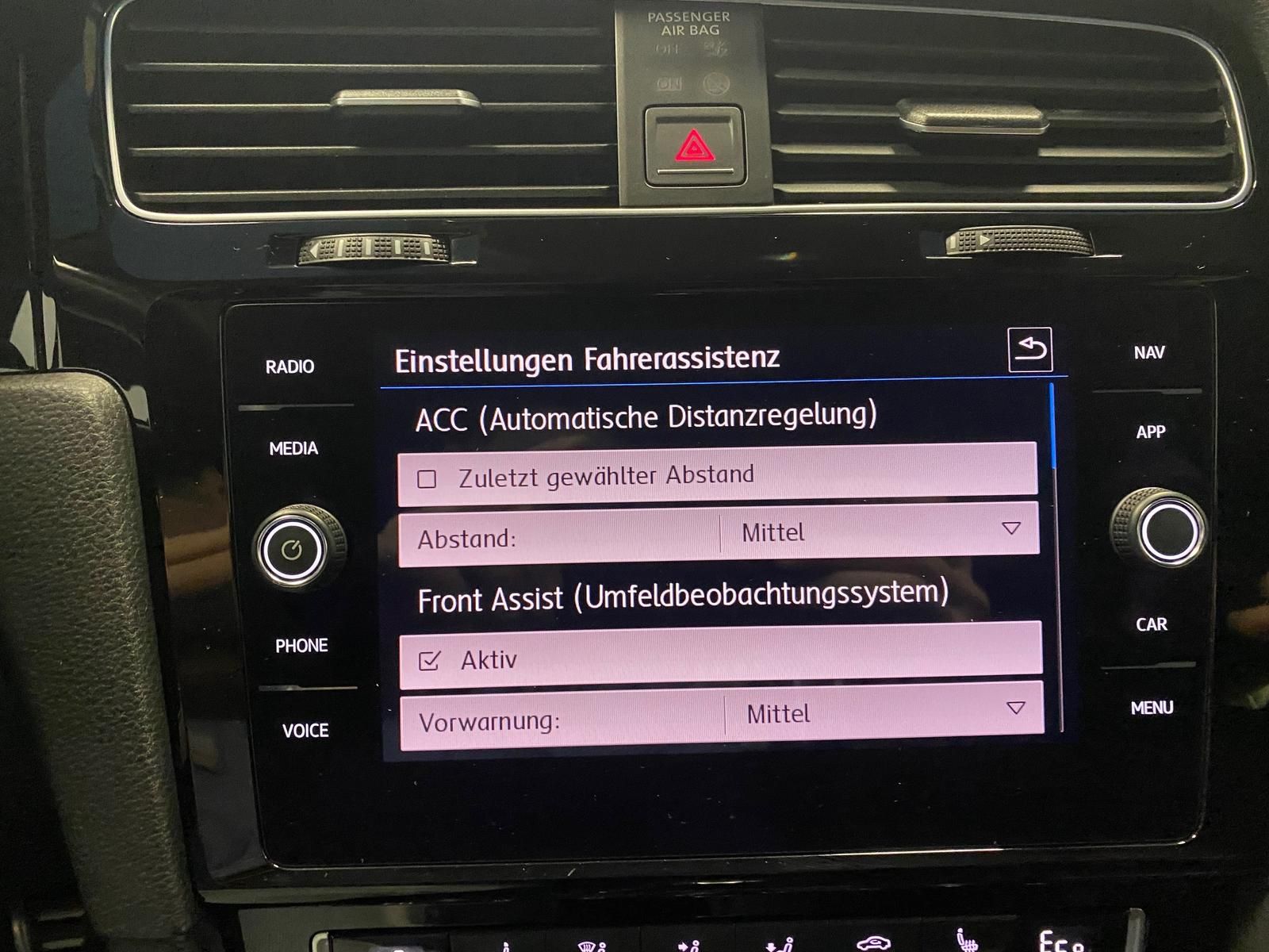 Fahrzeugabbildung Volkswagen Golf VII 1.4 PLUG-IN HYBRID GTE+AHK+MATRIX+ACC