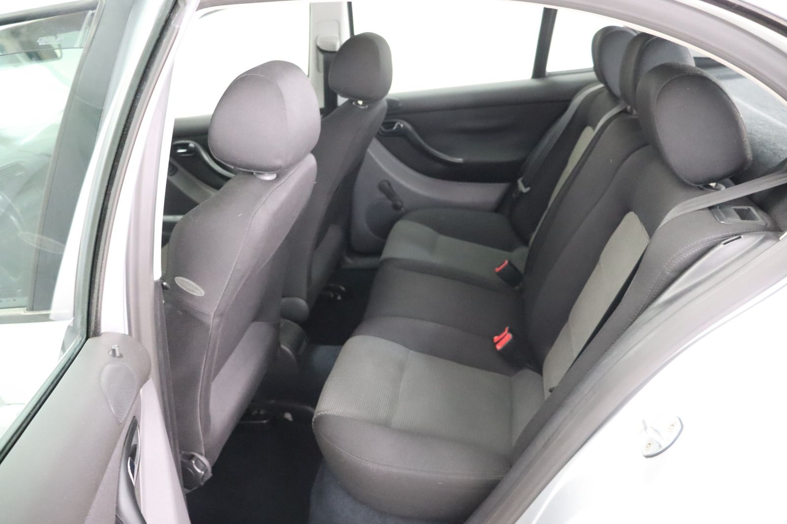 Fahrzeugabbildung SEAT Leon 1.6 16V komplett Seat Service * 1. Hand Ste