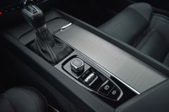 Fahrzeugabbildung Volvo V60 T5 Autom. R-Design*DAB+*FSHZG*RFK*H&K*AHK
