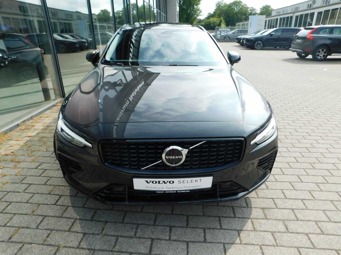 Fahrzeugabbildung Volvo V60 T6 Recharge AWD Ultra Dark
