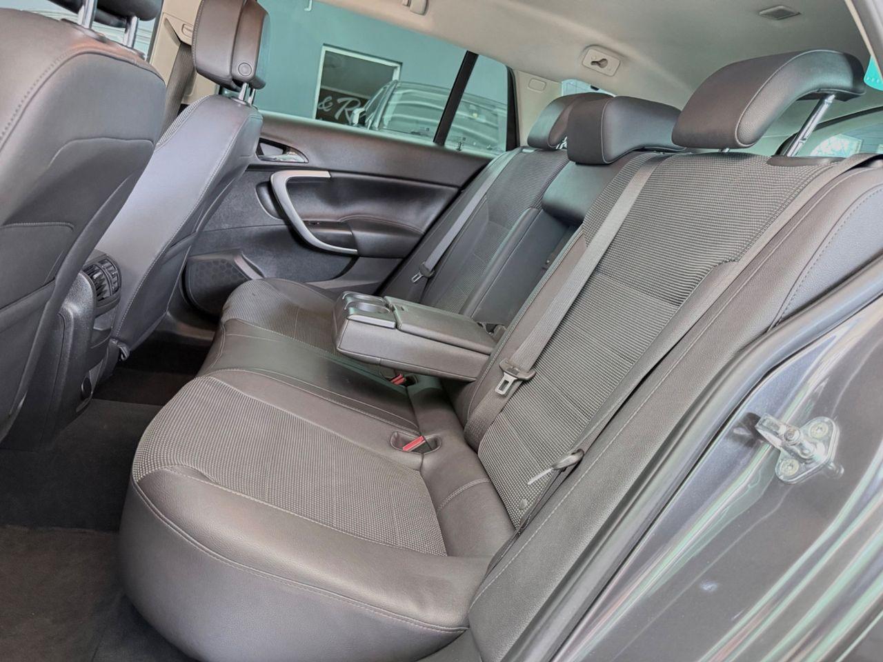 Opel Insignia 2010 — photo 8