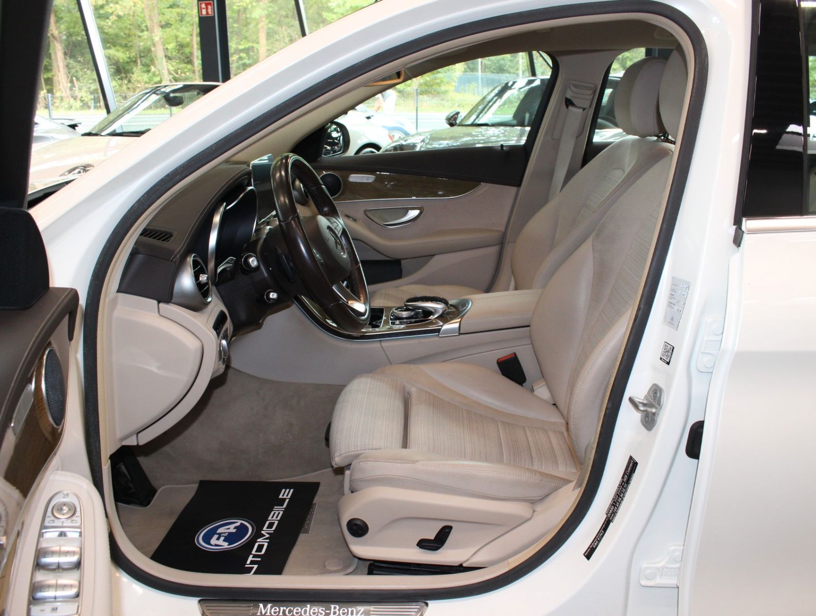Fahrzeugabbildung Mercedes-Benz C 250 BlueTEC T EXCLUSIVE*AHK*HUD-UP