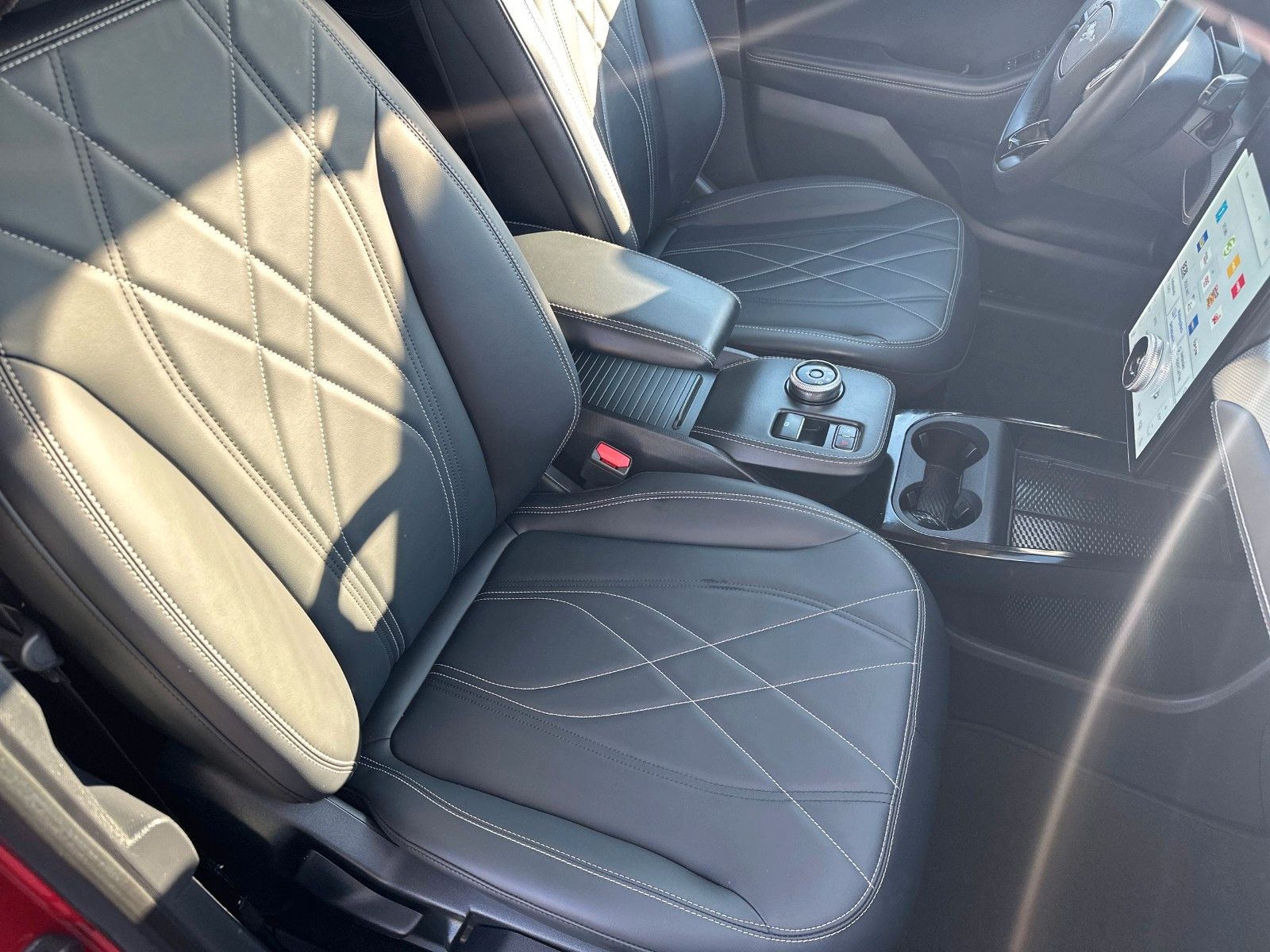 Fahrzeugabbildung Ford Mustang Mach-E Basis, TECHNOLOGIE-PAKET