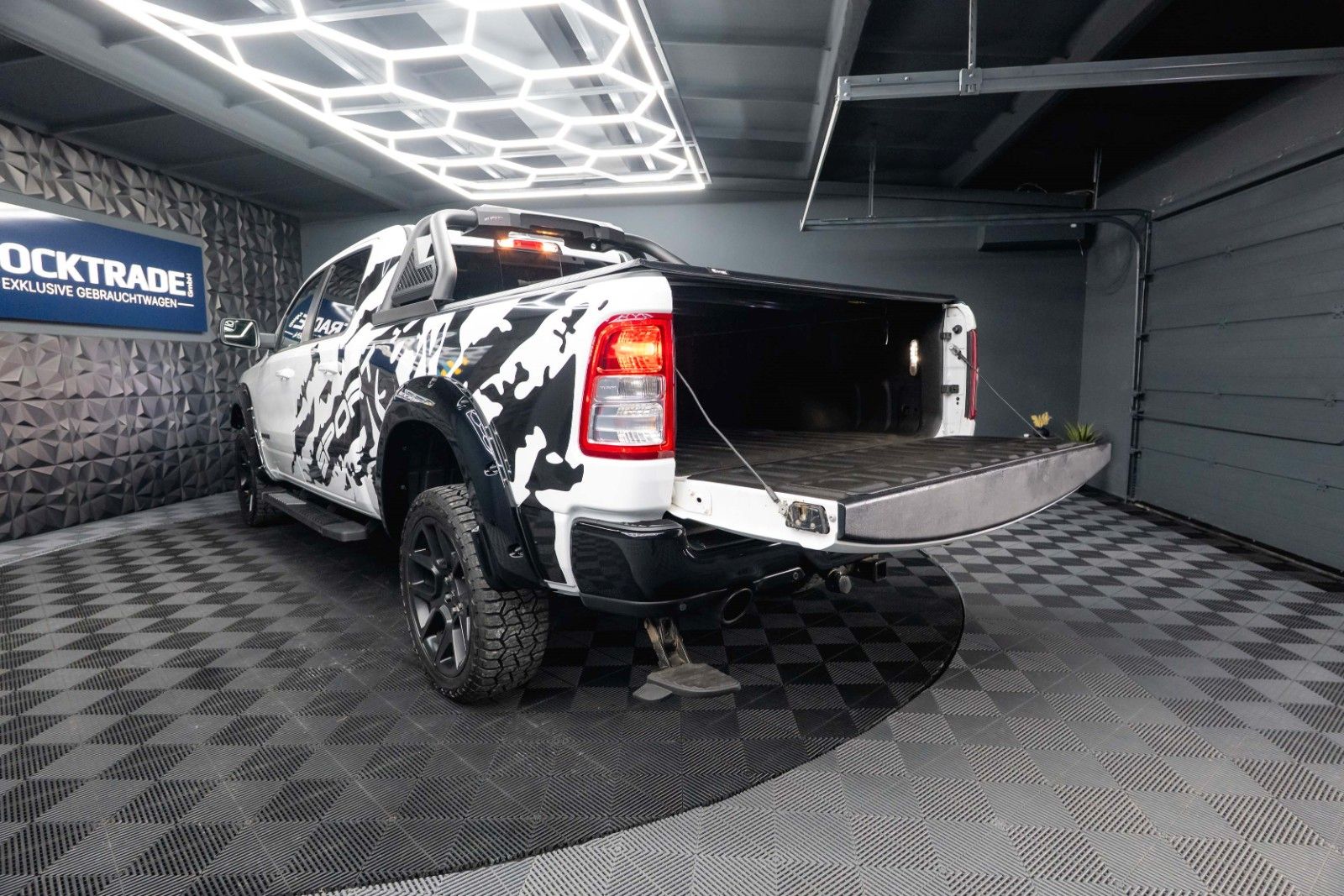 Fahrzeugabbildung Dodge RAM 5.7 V8 HEMI 4x4 OFFROAD LONGBED AXLE LOCK