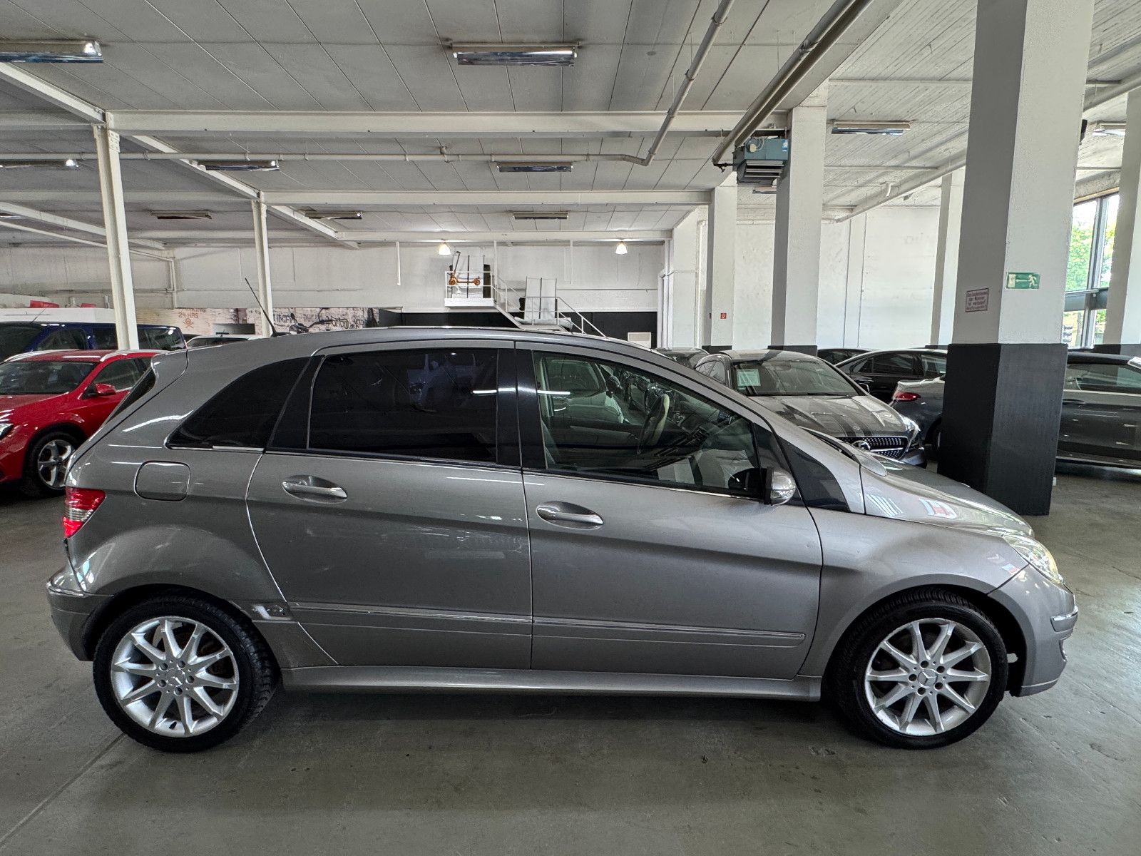 Fahrzeugabbildung Mercedes-Benz B 200 CDI AUTOMATIK SPORTPAKET BI-XENON KAMERA