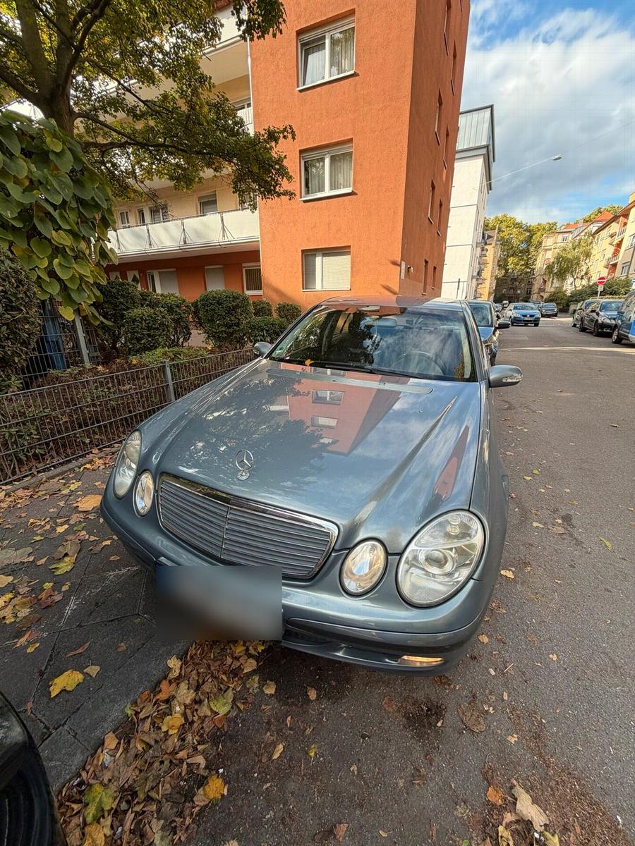 Mercedes-Benz E 200