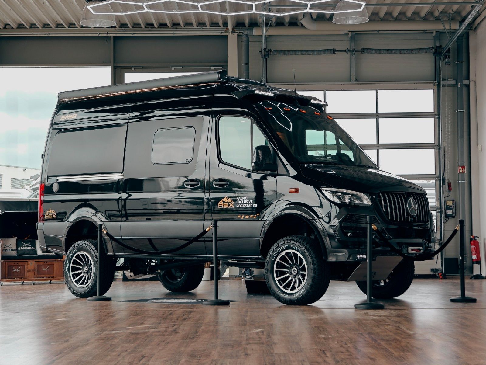 Fahrzeugabbildung HYMER / ERIBA / HYMERCAR GRAND CANYON S MB 600 4x4² RSX - TRIPLE CARBON