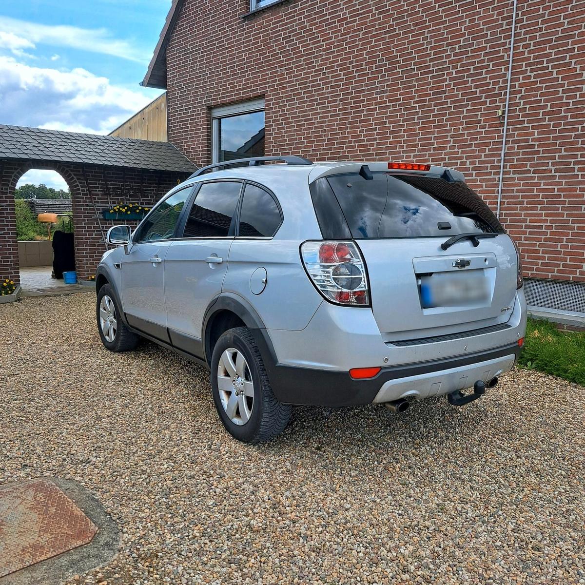 Chevrolet Captiva 2012 — rear view