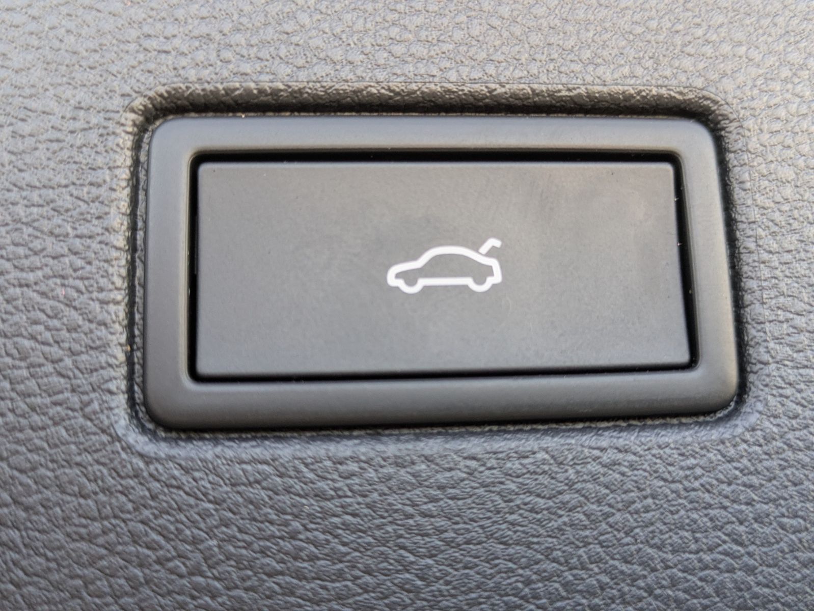 Fahrzeugabbildung Volkswagen Touran 2.0 DSG R-Line High BLACK Pano 7Si IQ AHK