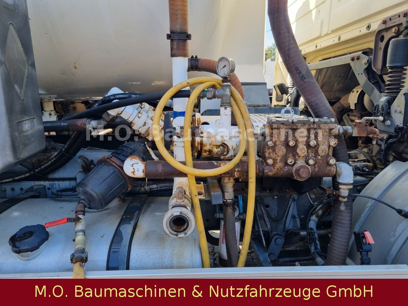 Fahrzeugabbildung Mercedes-Benz Actros 2541 / Saug- & Spühlwagen / 11.000 L /ADR