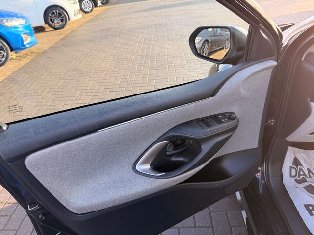 Toyota Yaris Hybrid Style Selection