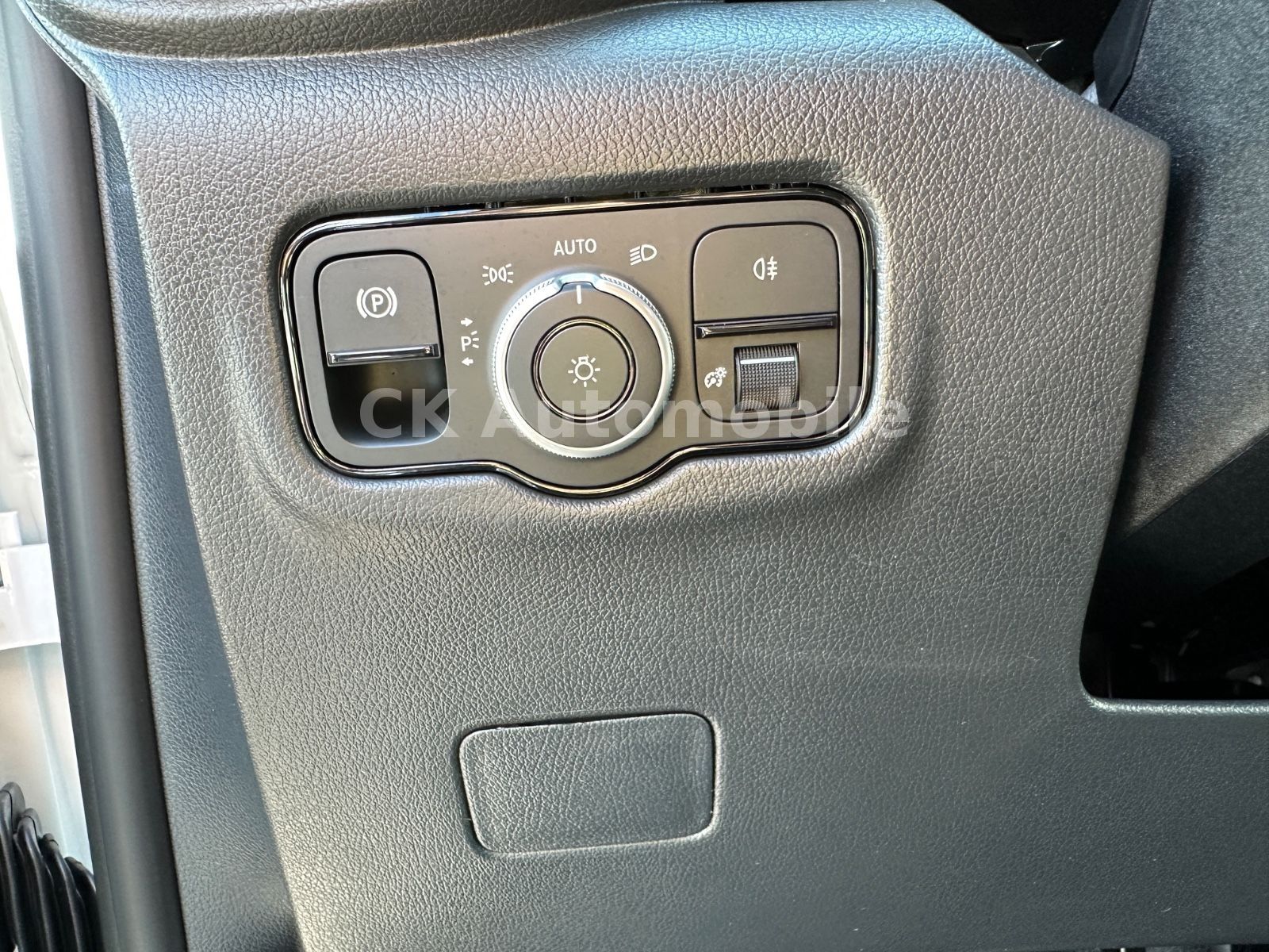 Fahrzeugabbildung Mercedes-Benz Vito Tourer 119 PRO lang/9 Sitze/Navi/LED/Kamera