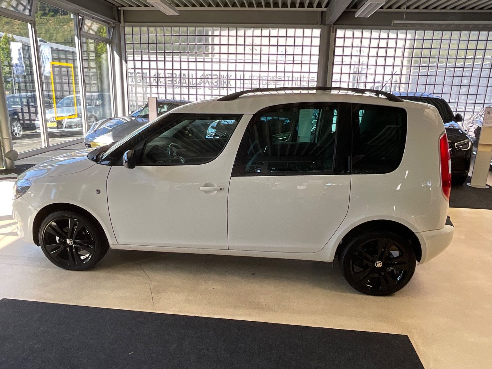 Fahrzeugabbildung SKODA Roomster Noire