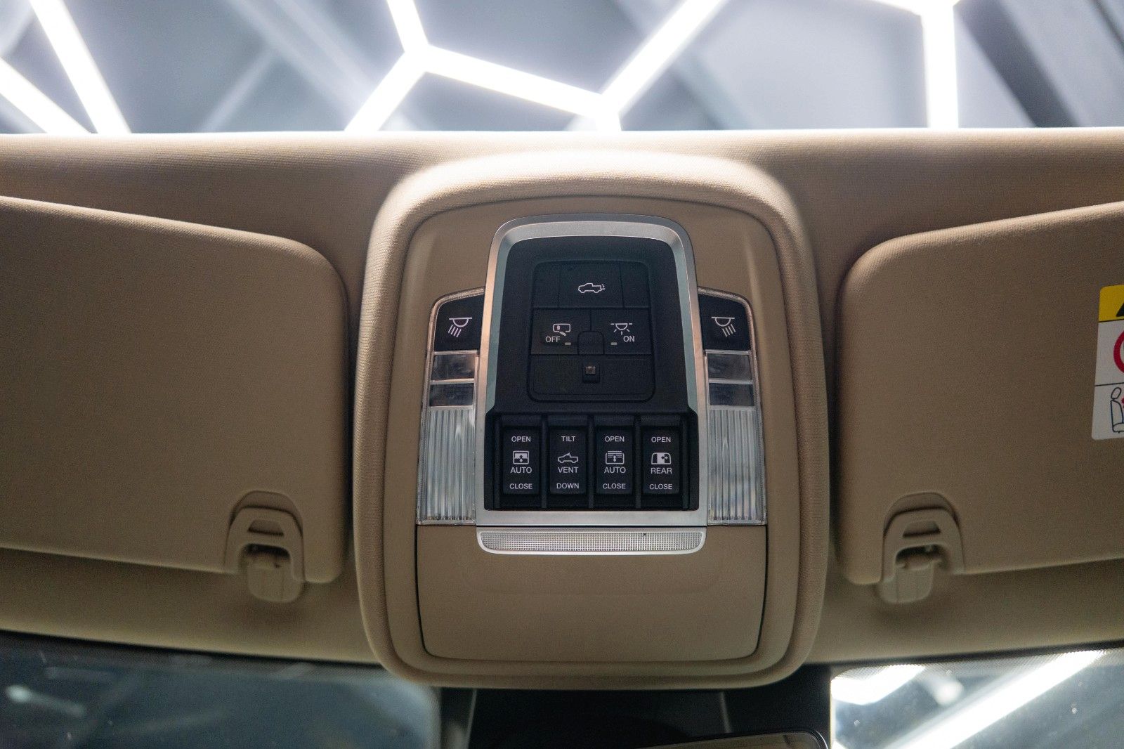 Fahrzeugabbildung Dodge RAM 5.7 V8 HEMI 4x4 LARAMIE LPG *Unfallfrei*Pano