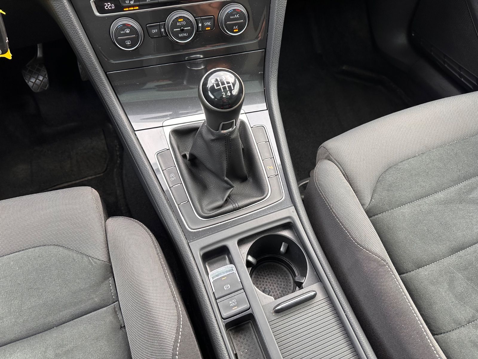 Fahrzeugabbildung Volkswagen Golf 1.5 Comfortline AHK/ACC/Pano/Navi/LED/Kamer