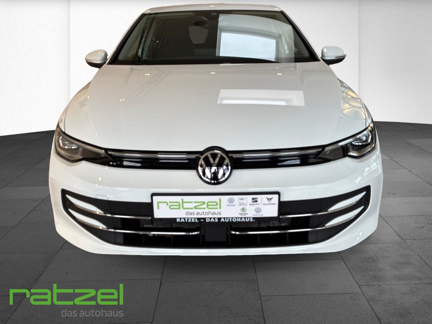 Fahrzeugabbildung Volkswagen Golf VIII 1.5 TSI Style HUD AHK Navi Memory Kame