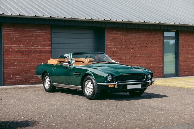 Aston Martin V8 Volante