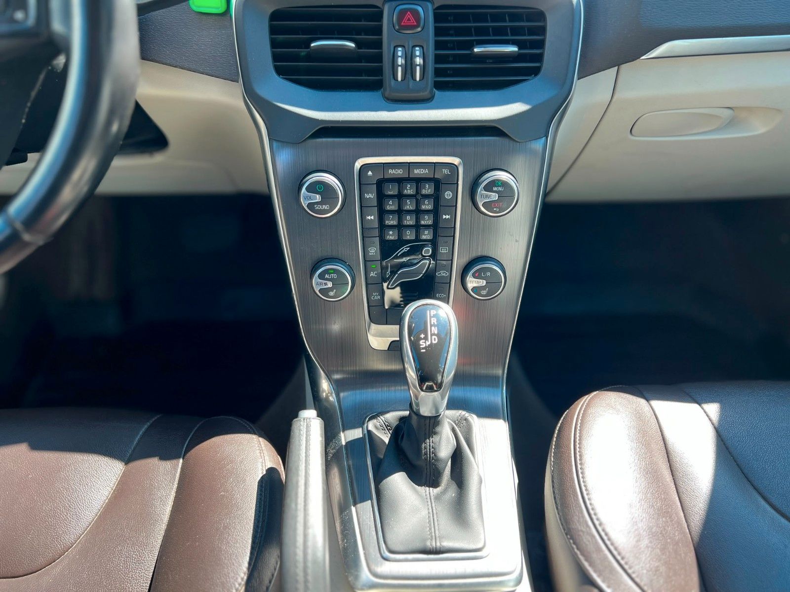 Fahrzeugabbildung Volvo V40 D4 Summum KAM*STZHZ*AUT*