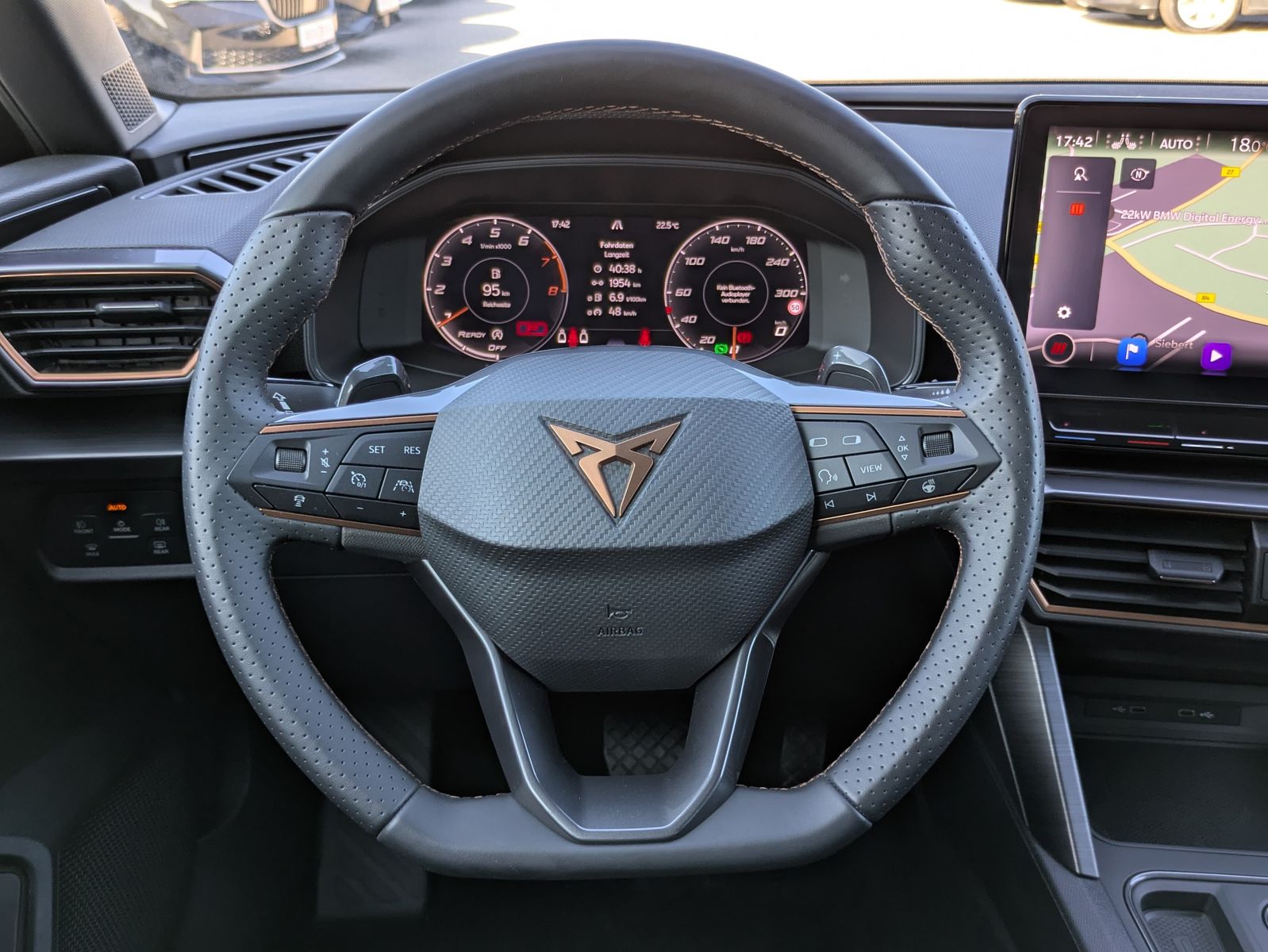 Fahrzeugabbildung CUPRA Leon 1.5 eTSI DSG MATRIX-LED*AHK*ACC*KAMERA*18"