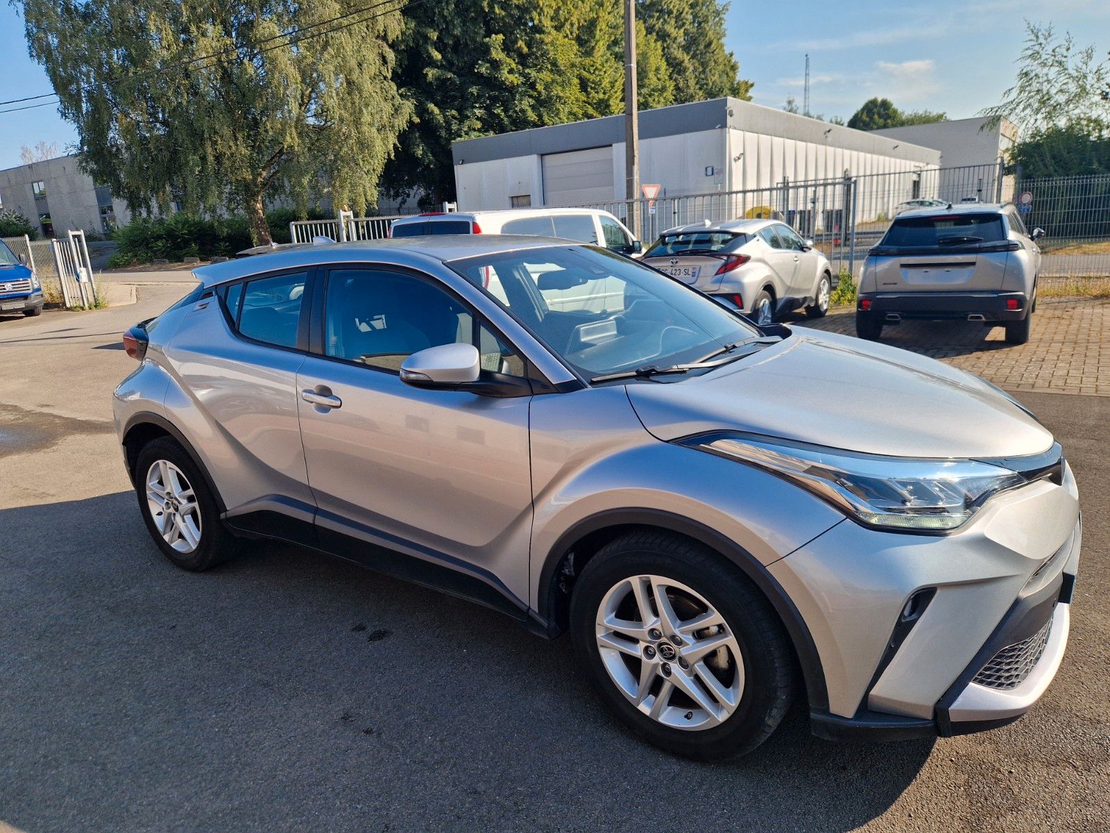 Toyota C-HR 1.8-l-VVTi Dynamic E-CVT, NAVI, CAM, KLIMA imagem 3