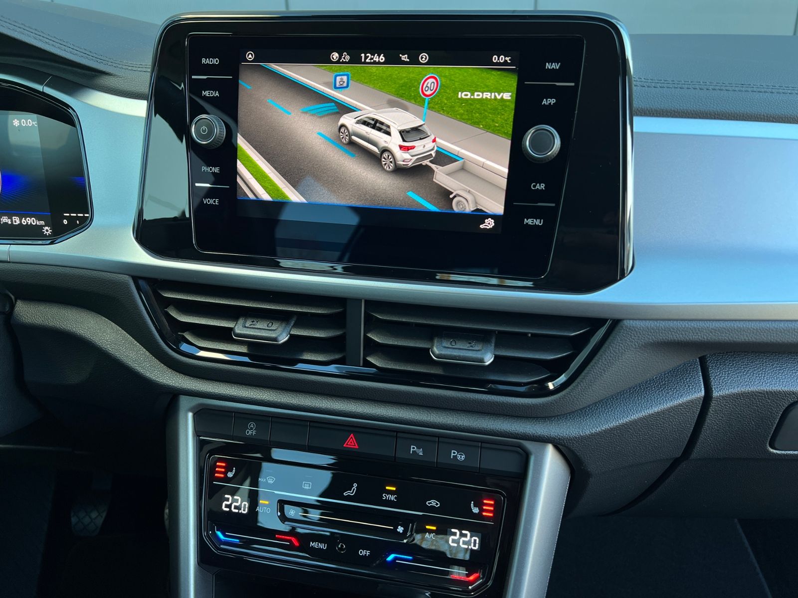 Fahrzeugabbildung Volkswagen T-Roc Life 1.0 TSI *AHK, LED, App-Connect, 16'-L