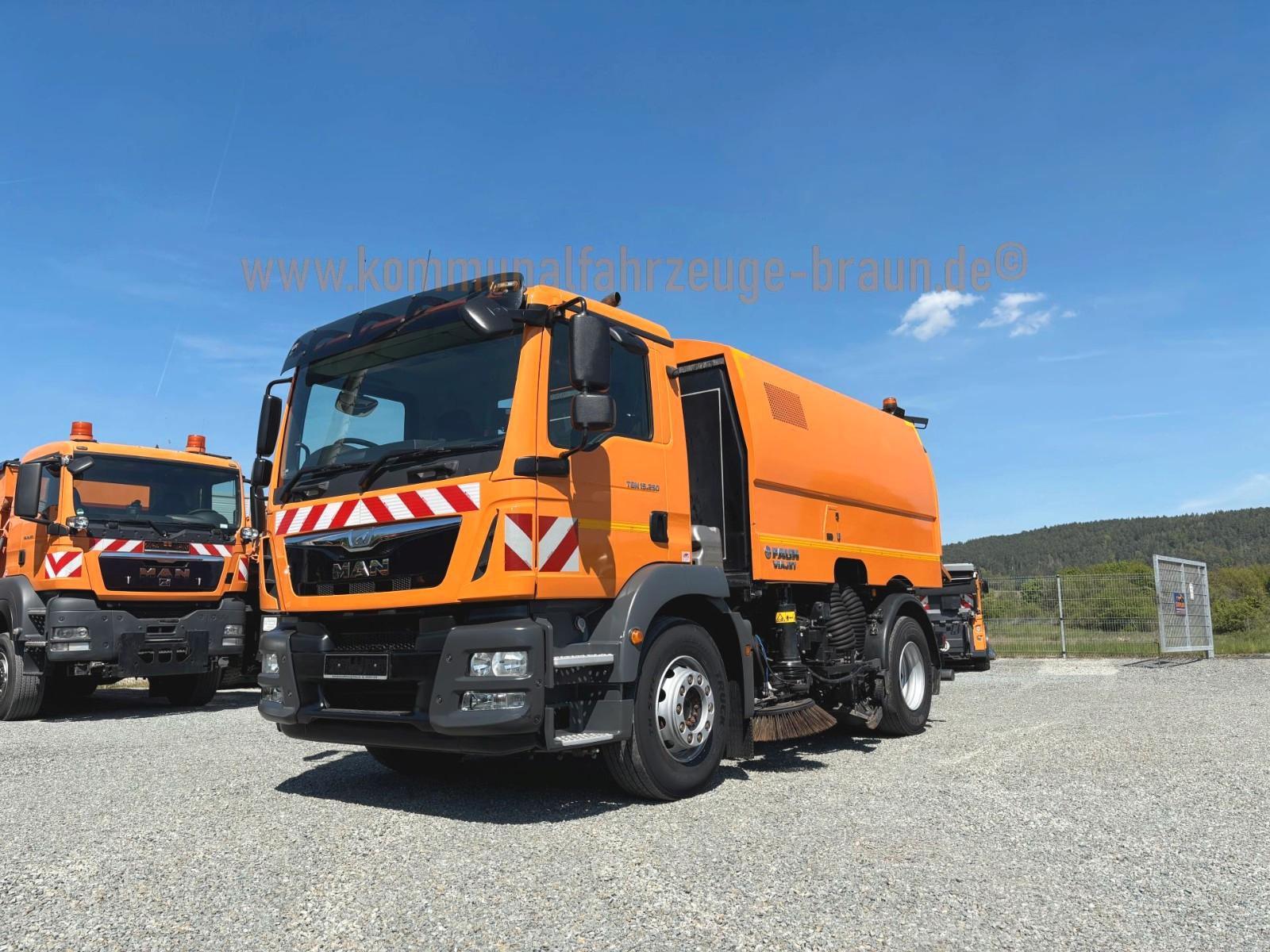 MAN TGM 12.250 Faun Viajet Kehrwerk Li.+Re.+Heckabs.