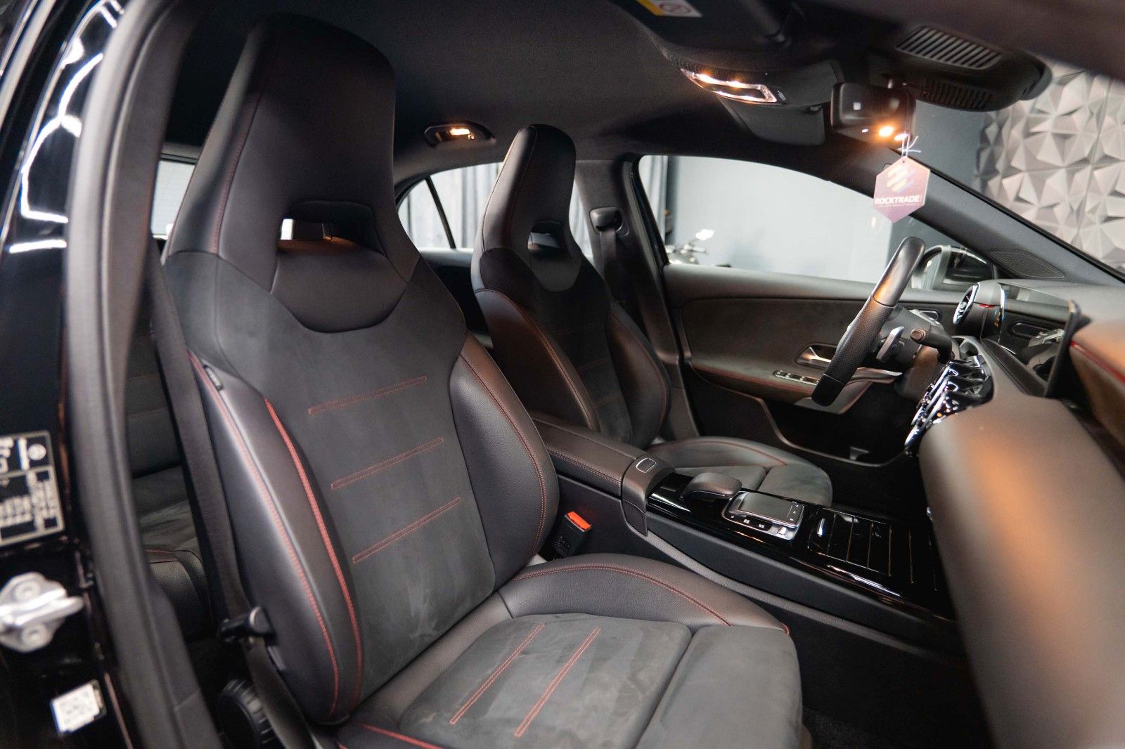 Fahrzeugabbildung Mercedes-Benz A 200 AMG Line *LED*Virtual Cockpit*CarPlay*