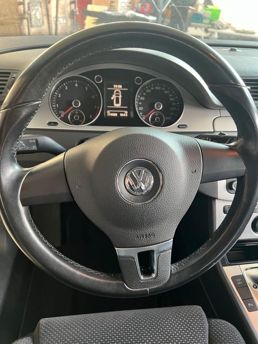 Volkswagen Passat 2009 — photo 12