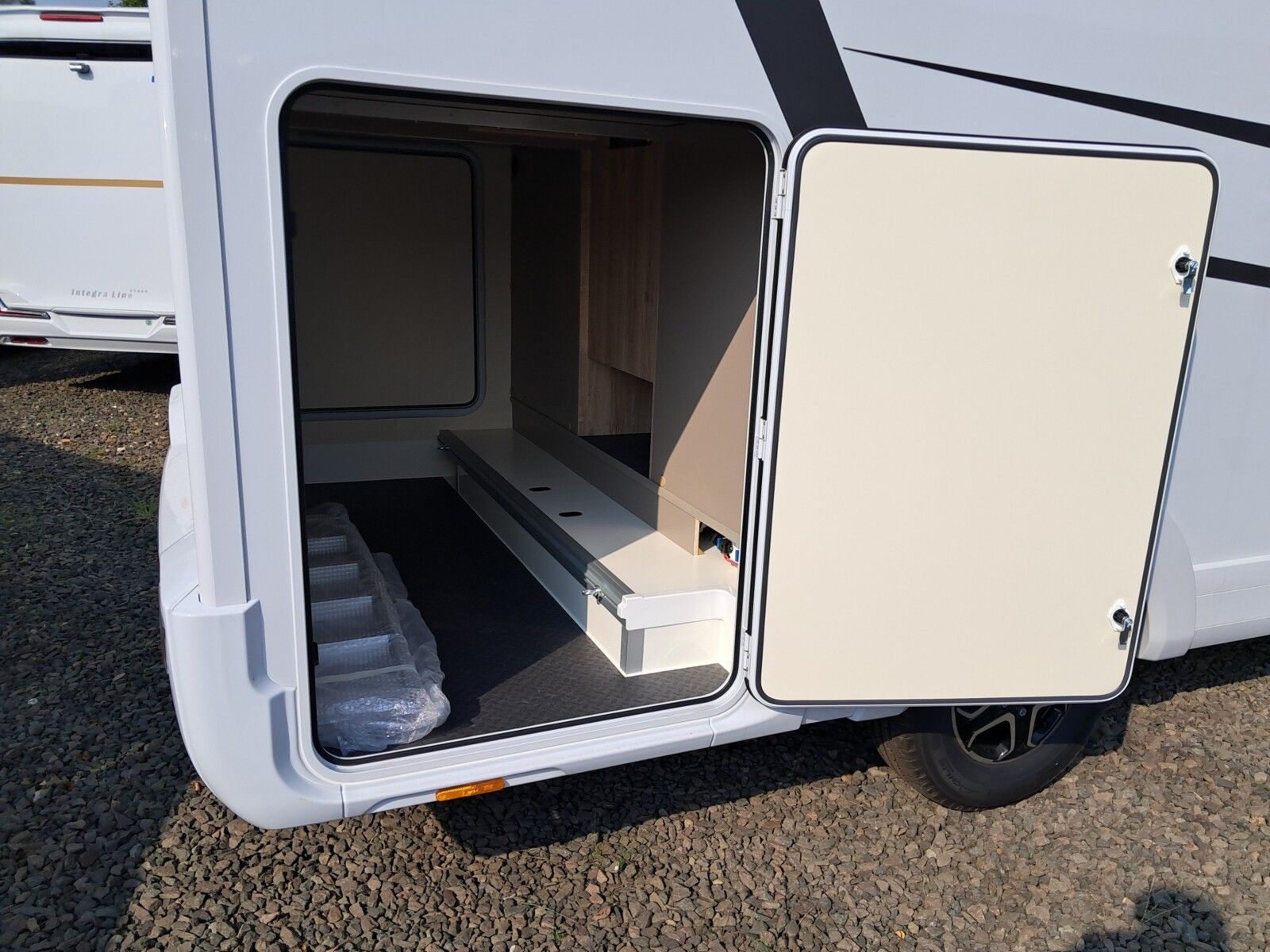 Fahrzeugabbildung Eura Mobil Profila RS PRS 695 EB Automatik + Mondial Paket
