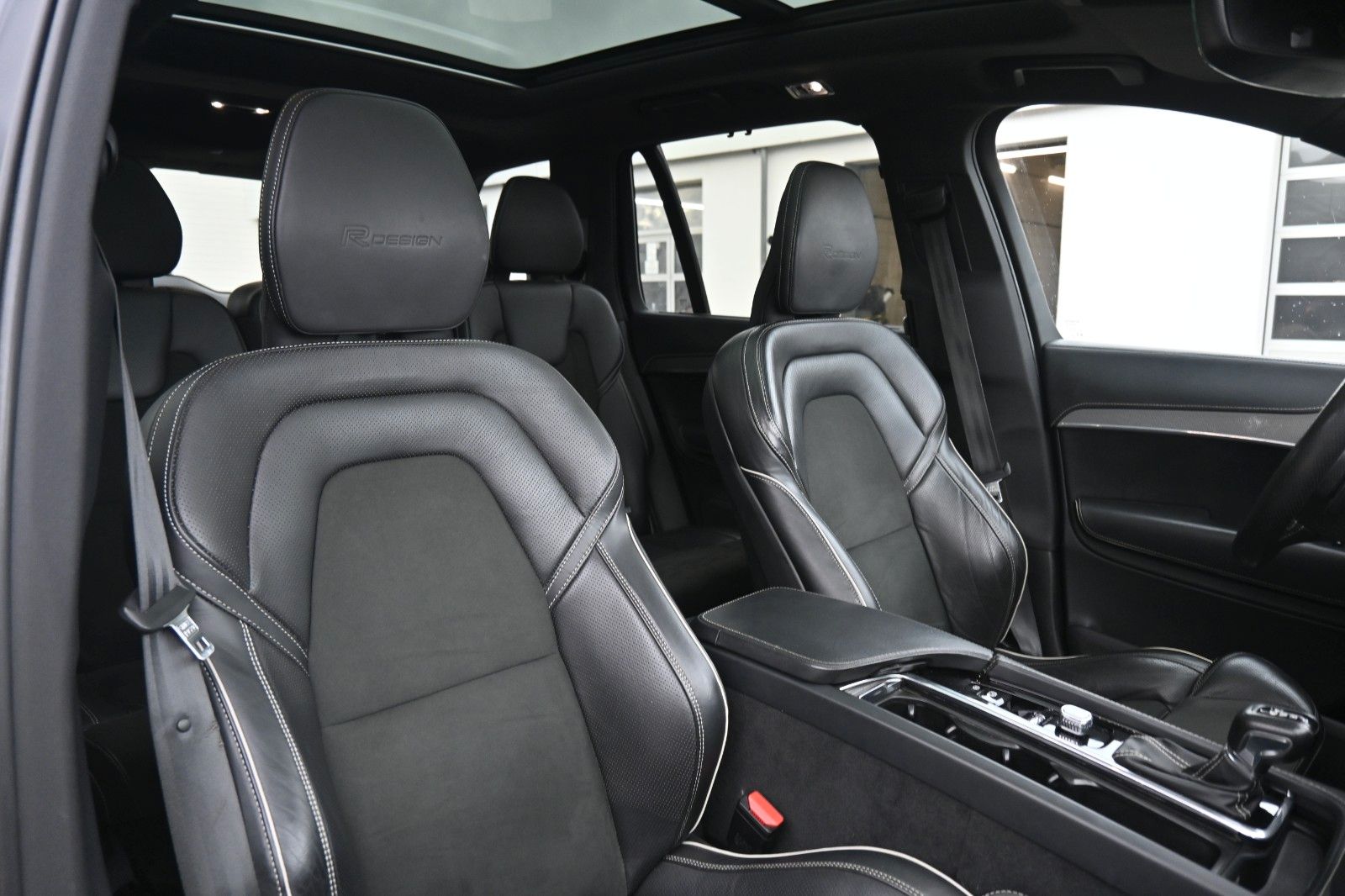 Fahrzeugabbildung Volvo XC90 D5 AWD*R Design*LUFT*PANO*7Si*LED