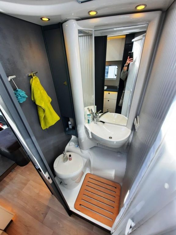 Fahrzeugabbildung Laika Kosmo H 1319 Verfüg./Sparen Sie 18.091,- €