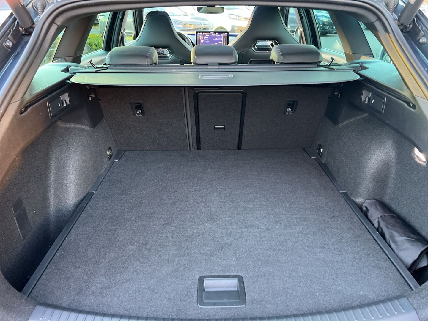 Fahrzeugabbildung CUPRA Leon Sportstourer 1.5 eTSI AD El. Panodach SHZ