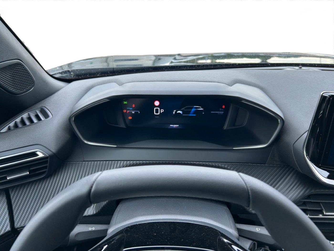 Peugeot 2008 1.2 145 Allure LED+SHZ+Alcant.+PDC+SpurH