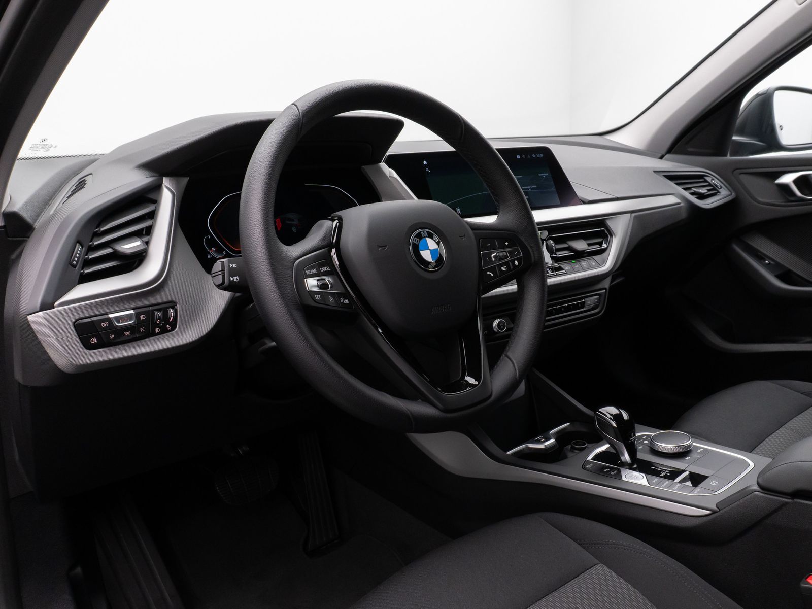 Fahrzeugabbildung BMW 118i DAB CockPitPro PDC LED Geschwindigkeitsreg