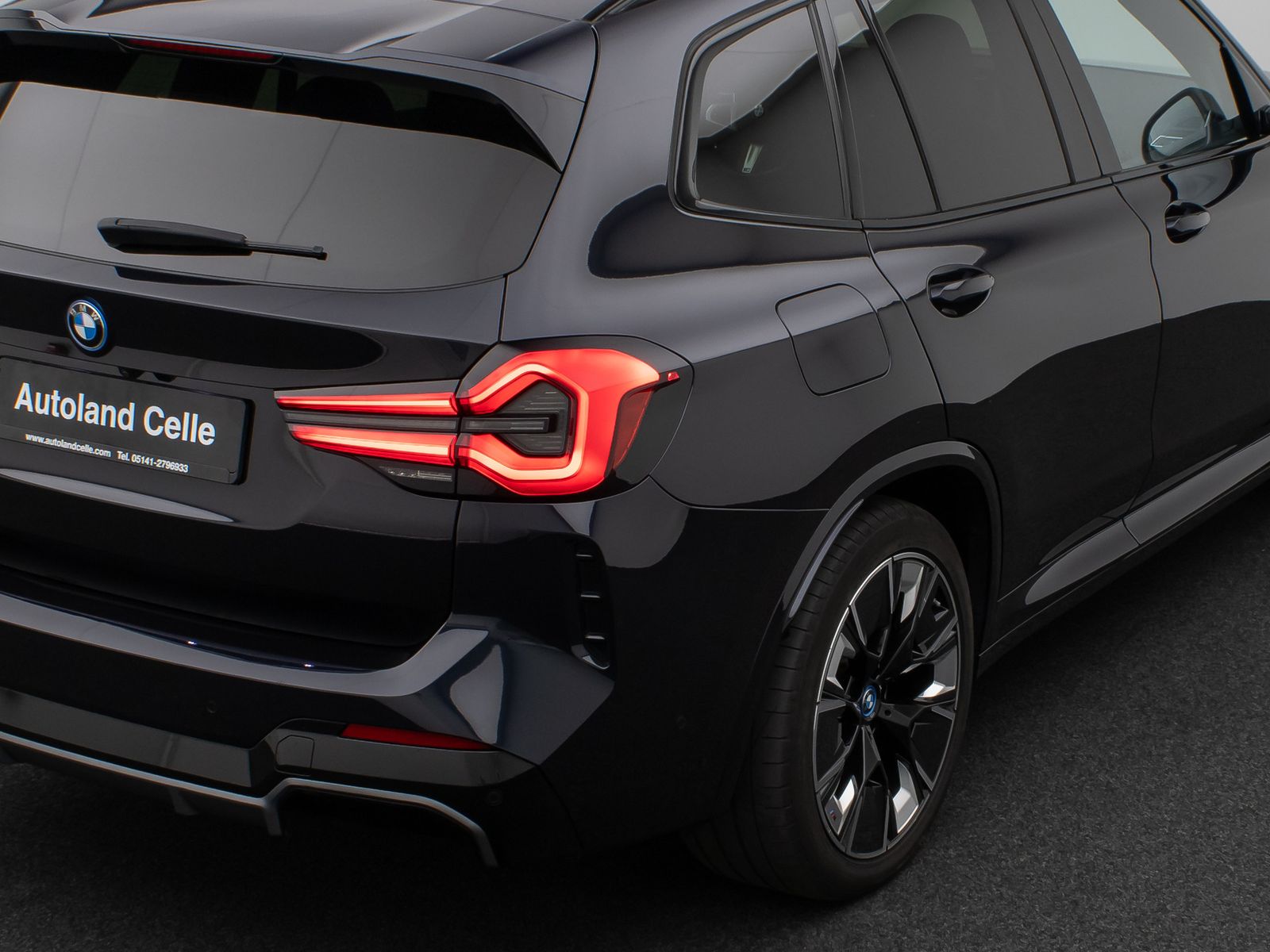 Fahrzeugabbildung BMW iX3 M Sport Impressive Panorama 360° HUD DAB H/K