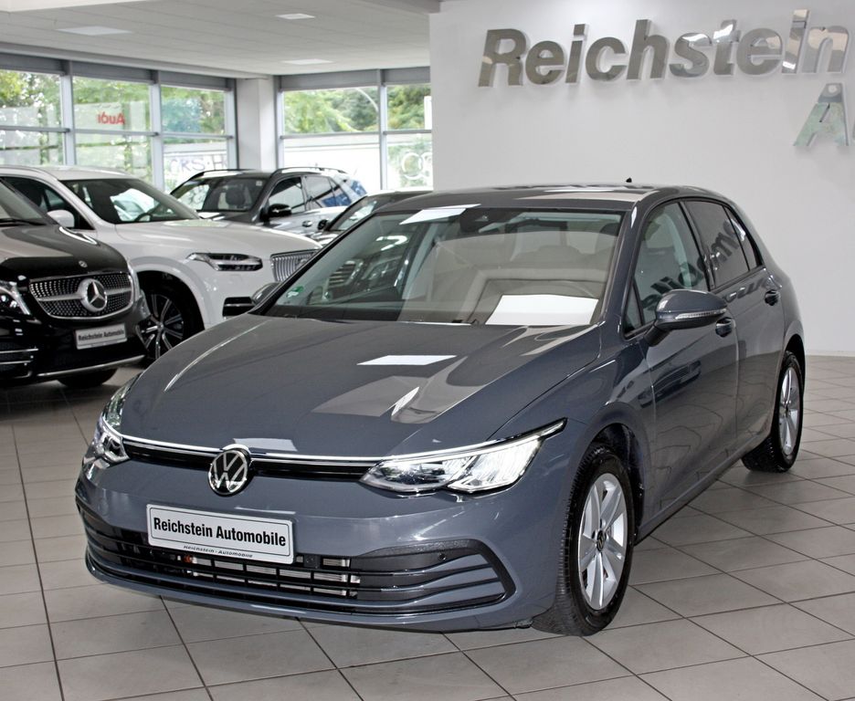 Volkswagen Golf VIII 1.0 TSI DSG Life NAVI LED ACC SITZHZG