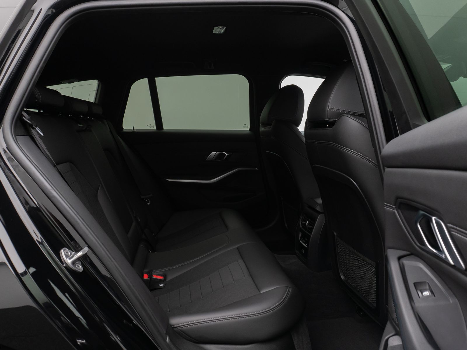Fahrzeugabbildung BMW 320d  Kamera DAB HiFi DrivAssist Alarm LED Sport