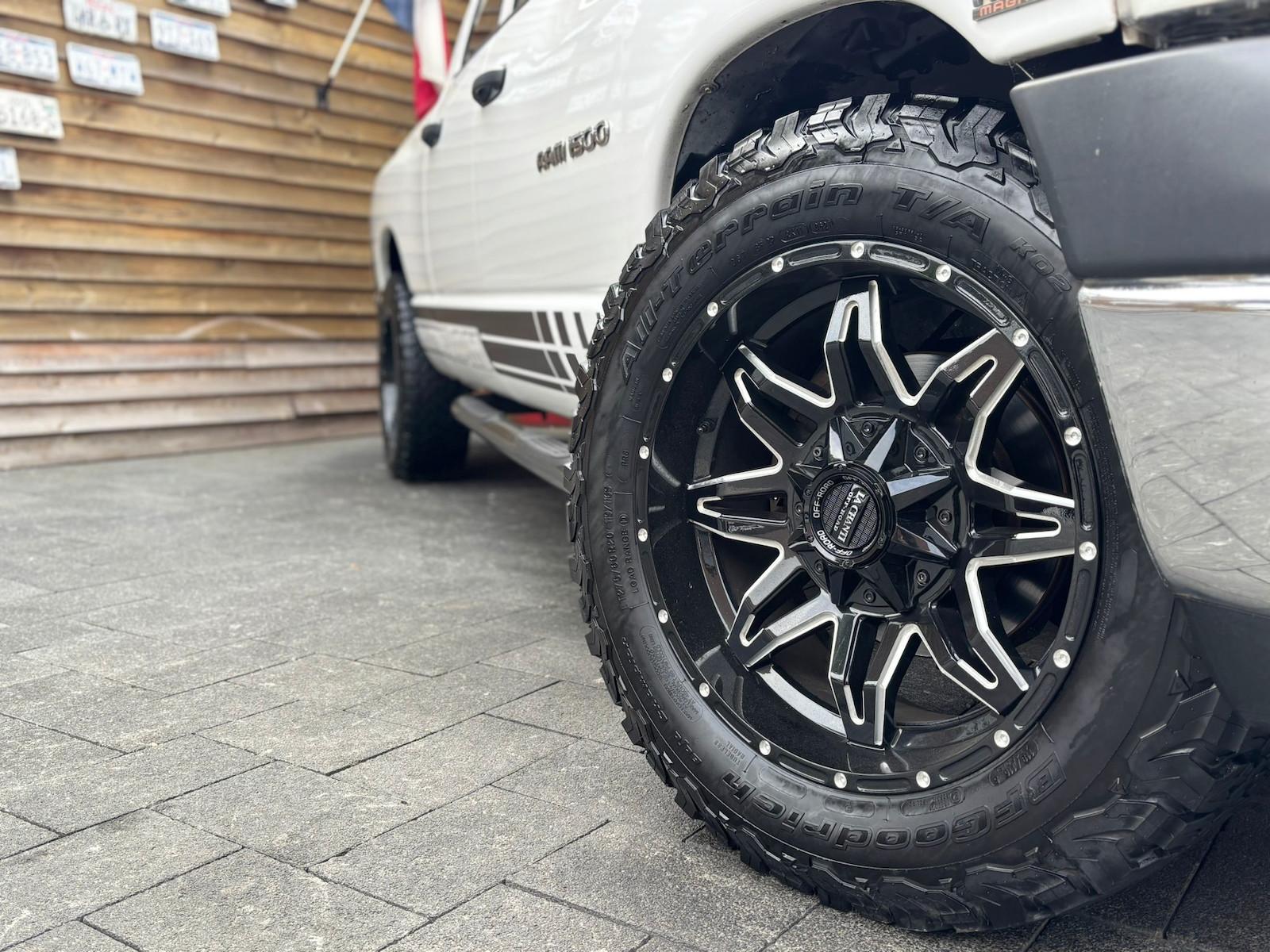 Dodge Ram 2005 — салон