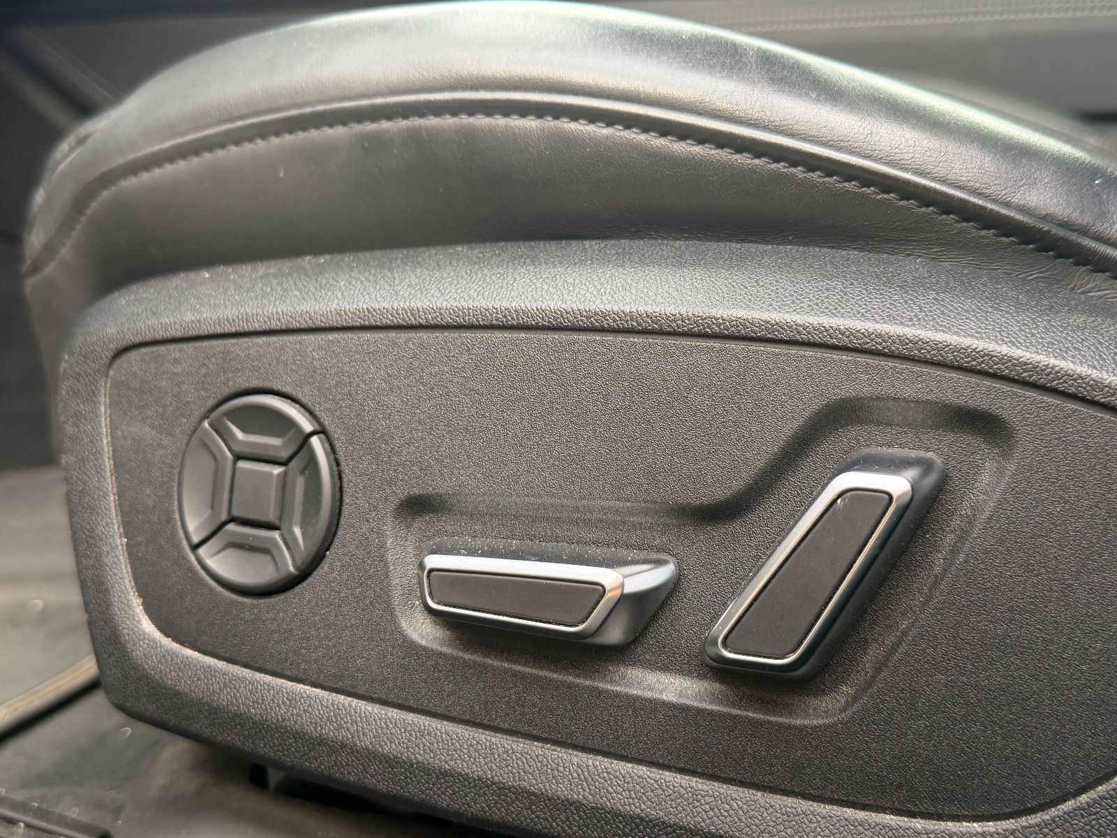 Fahrzeugabbildung Audi S6 Avant 3.0 Quattro/HD MATRIX/MOTOR PROBLEM