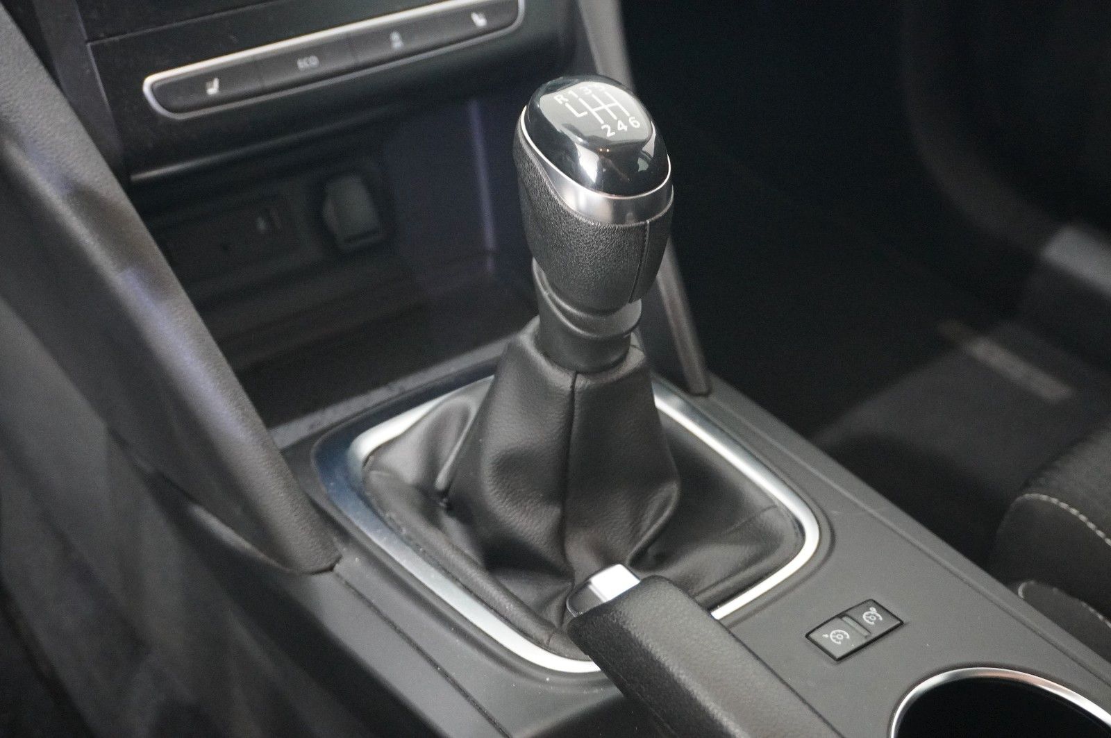 Fahrzeugabbildung Renault Megane IV 1.5D GT BUSINESS NAVI/LED/PDC/VIRT/AHK