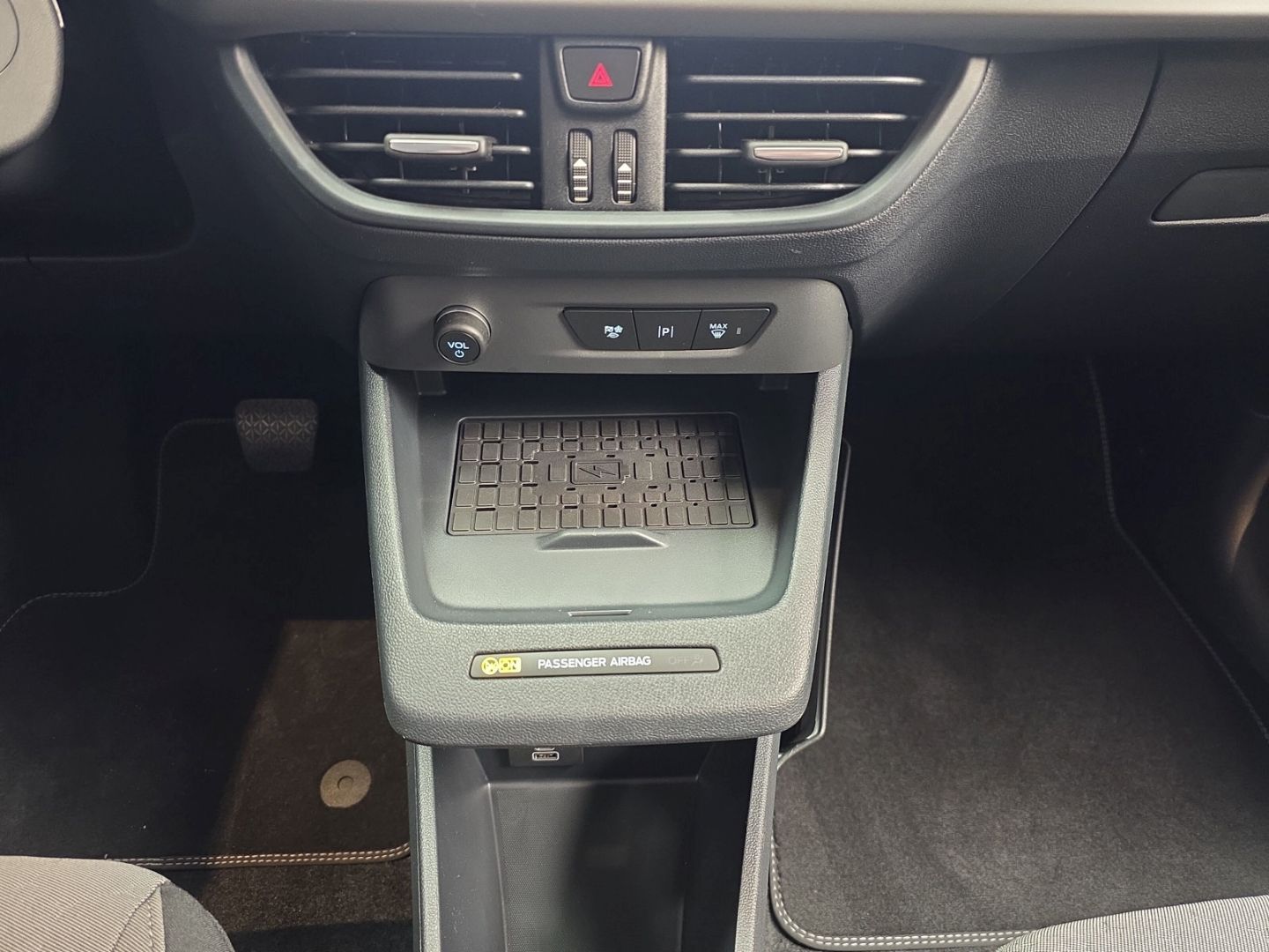 Fahrzeugabbildung Ford Tourneo Courier E !! Navi Digitales Cockpit LED