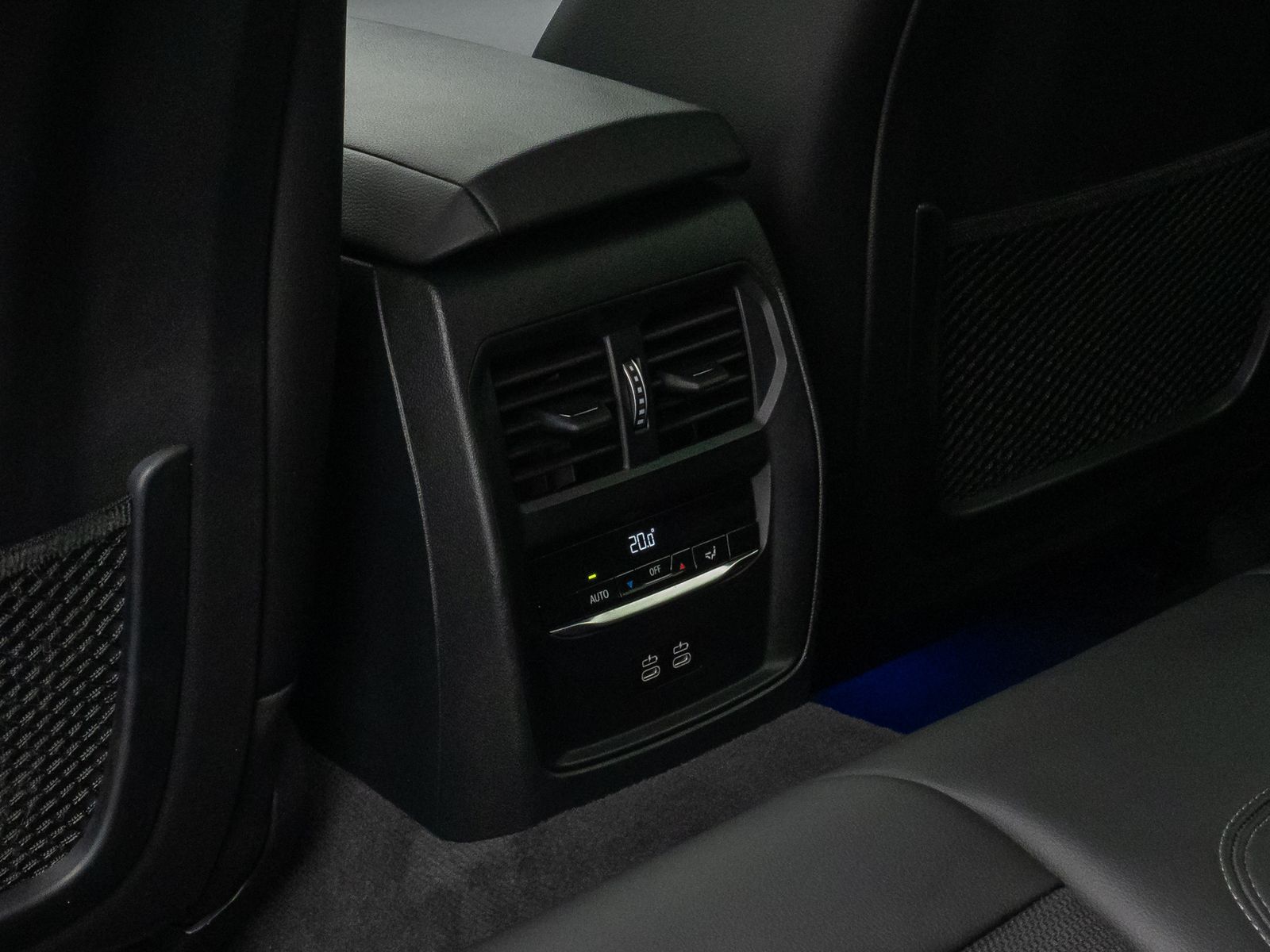 Fahrzeugabbildung BMW 318i Sport Line DAB Kamera Stop&go Laser HiFi