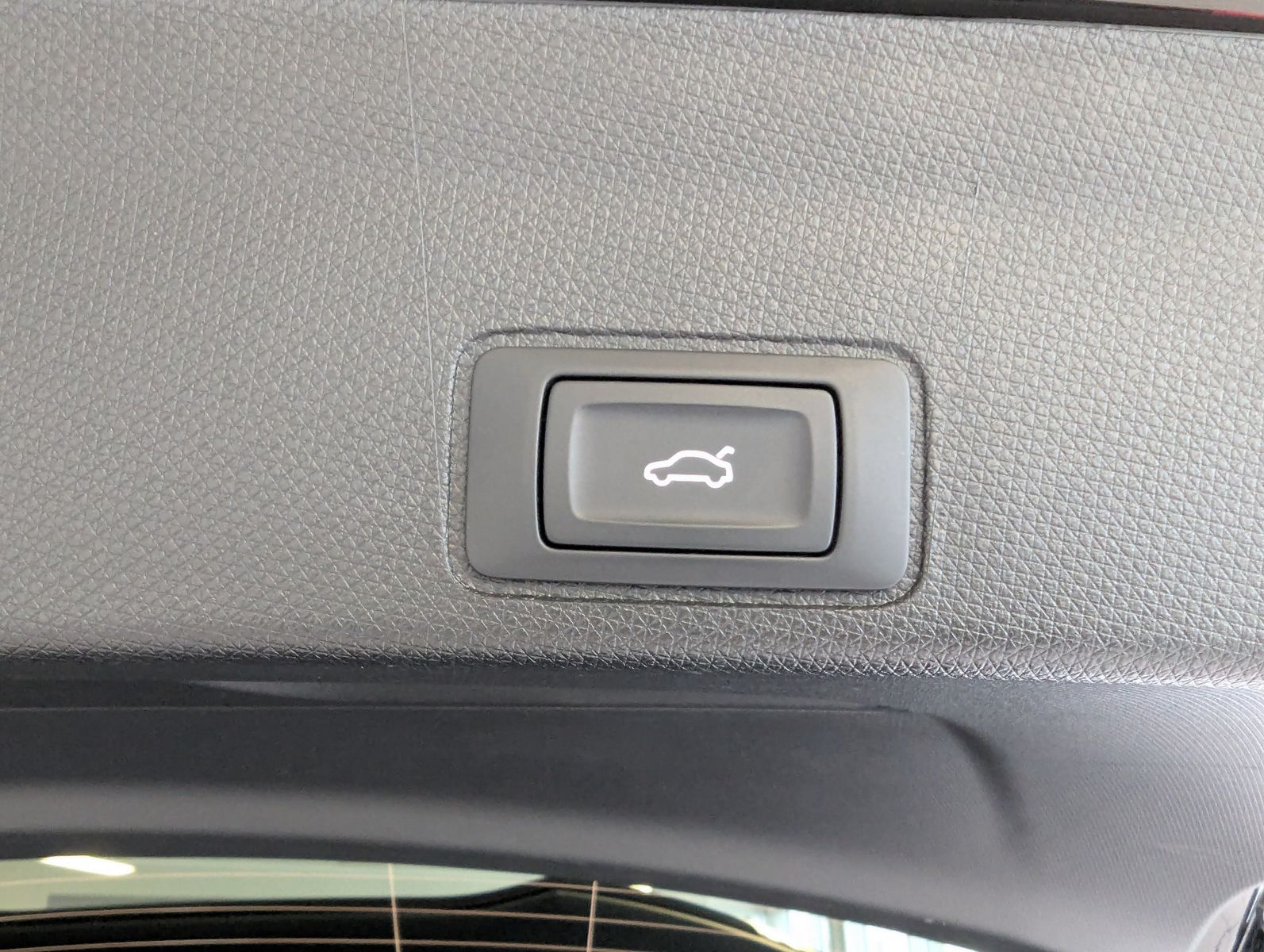 Fahrzeugabbildung CUPRA Terramar 1.5 TSI Tribe Senn Pano Matrix HUD AHK