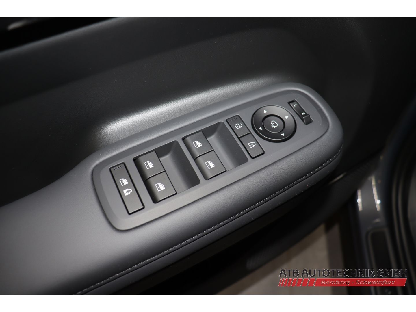 Fahrzeugabbildung Hyundai SANTA FE Blackline MY26 1.6 T-GDi PHEV 4WD HUD N