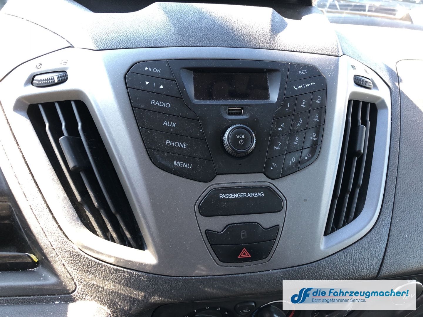 Fahrzeugabbildung Ford Transit Custom Kombi 300 L1 2.2 TDCi *2291