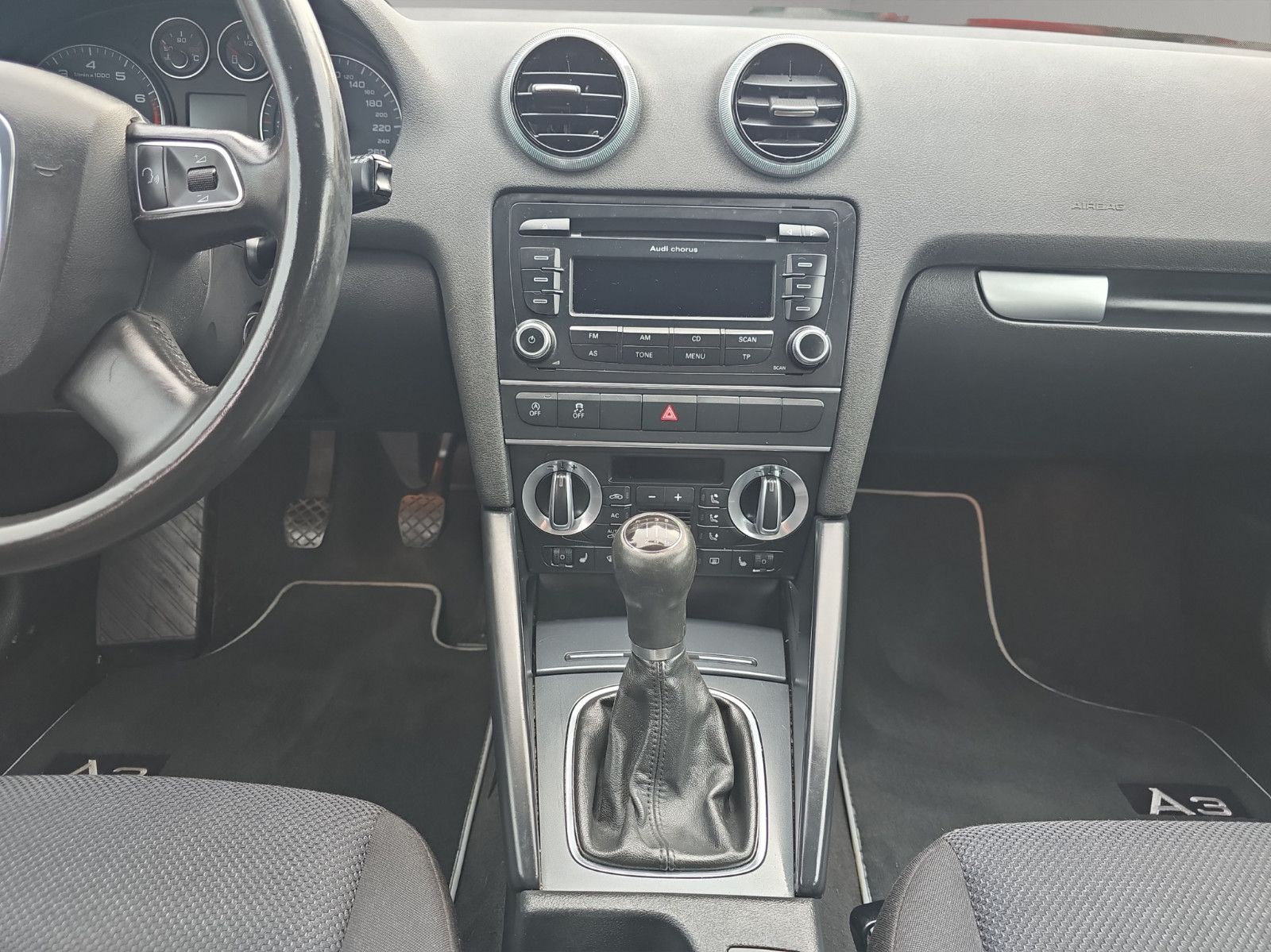 Fahrzeugabbildung Audi A3 Sportback 1.2 TFSI Attraction+Klima+SHZ
