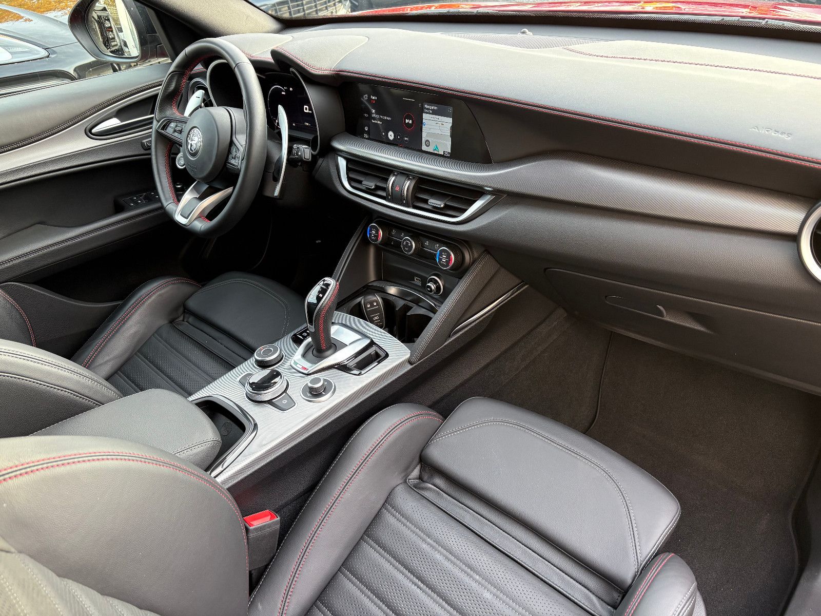 Fahrzeugabbildung Alfa Romeo Stelvio Competizione Q4/HARMAN/KARDON/KAMEERA